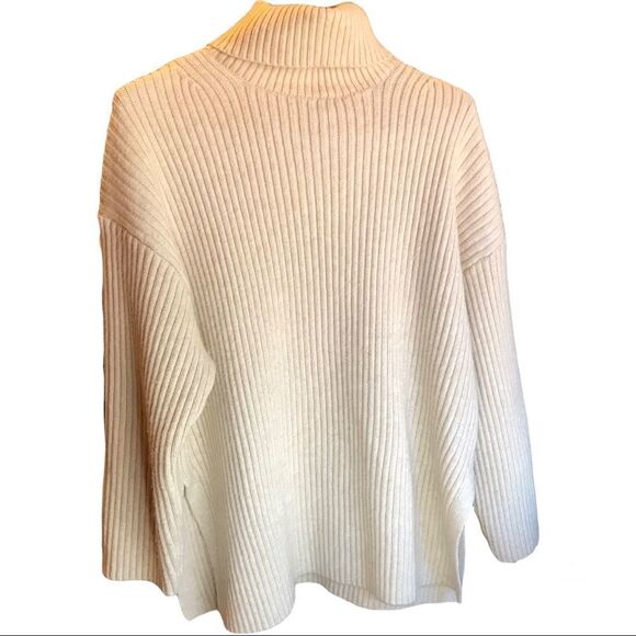 H&M medium creme rib turtle neck sweater - Picture 2 of 3